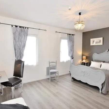 De La Biron 3* Saint-Ouen